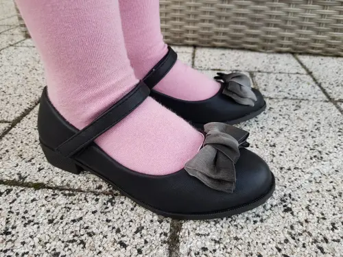 Baleriny dla dziewczynki KAMILA 31-36 czarne z kokardką na małym obcasie