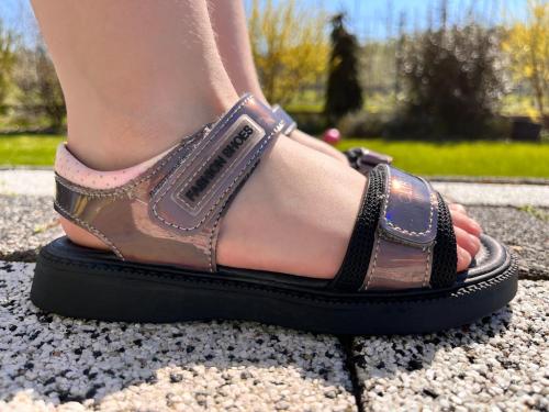 Dziewczece-sandalki-sportowe-na-rzepy-MILENA