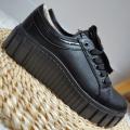 Nowoczesne-Modne-Sneakersy-Damskie-RENATA-Czarne