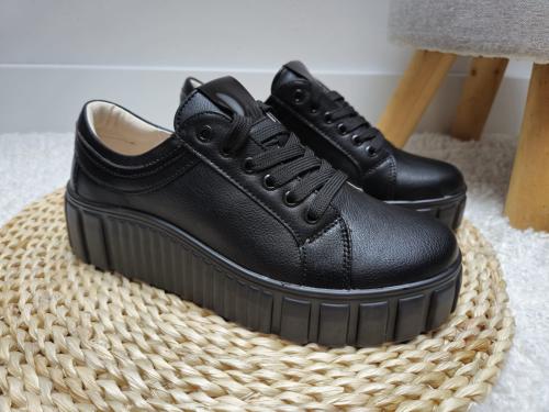 Nowoczesne-Modne-Sneakersy-Damskie-RENATA-Czarne