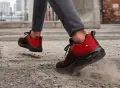 Lekkie-Spotowe-Buty-Męskie-Czarno-Czerwone