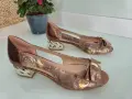Eleganckie-Sandaly-Damskie-Na-Niskim-Slupku-Brazowo-Zlote