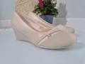 Buty-Damskie-Bezowe-Na-Koturnie-Eleganckie-Wygodne