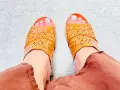 Lekkie-Klapki-Damskie-Brazowe-Na-Koturnie-Azurowa-Cholewka