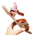Eleganckie-Plaskie-Sandaly-Damskie-Brazowe-Zapinane-Na-Sprzaczke