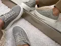 Skorzane-Buty-Damskie-Na-Grubej-Podeszwie-Z-Ozdoba-Szare