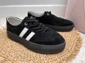 Czarne-Zamszowe-Sneakersy-Damskie-Skora-Naturalna-Z-Bialymi-Dodatkami
