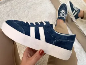 Granatowe Zamszowe Sneakersy Damskie Skóra Naturalna Wygodne i Modne