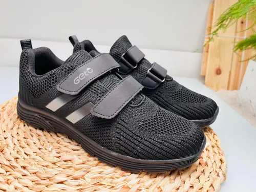 Lekkie-Buty-Sportowe-Meskie-Czarne-Na-Rzepy