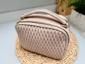Torebka-Damska-Crossbody-Z-Miekkiego-Materialu-Bezowa-Pikowana
